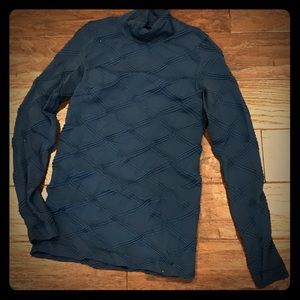 Woman’s Athleta top